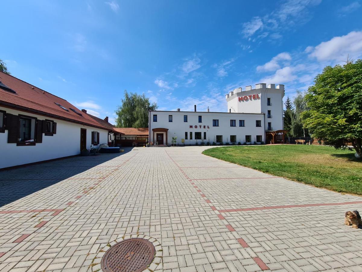 Motel I Restauracja "Pod Baszta" Naglowice Екстериор снимка
