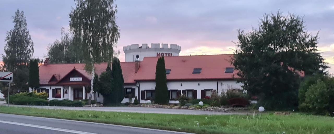 Motel I Restauracja "Pod Baszta" Naglowice Екстериор снимка